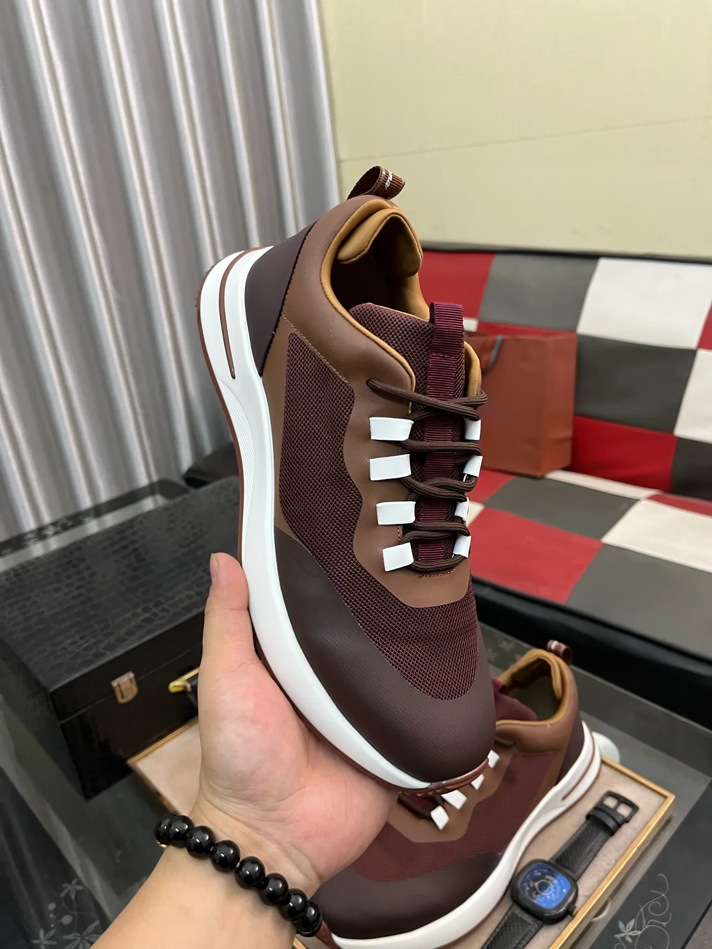 Men's men's shoes💰560⌚️⌚️LoroPiana/Noyo Piana WeekendWalk men's new thick-soled sports shoes, LP lace-up casual shoes that are as comfortable as clouds! The upper is made of cowhide leather, highlighting the sporty style. The lightweight sole adds a touch of modernity to the shoe. Counter original box packaging with dust bag!  Size: 38-449️⃣Colors available